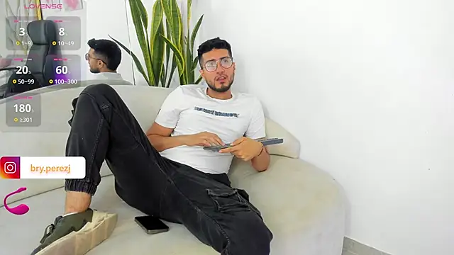 Snapshot of bryXonStorm chatting on September 10, 2025, 11:37 pm bryXonStorm online show from September 10, 2025, 11:37 pm