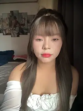 Snapshot of SarahBeii chatting on November 4, 2025, 3:32 am SarahBeii online show from November 4, 2025, 3:32 am