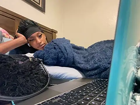 Brooke012 online show from April 2, 2026, 10:05 pm