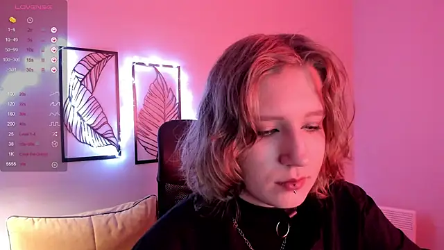 Hailey Foxy online show from November 7, 2025, 8:52 am