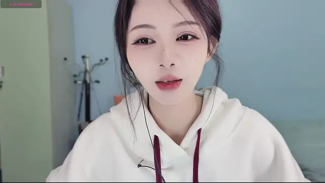 Snapshot of Sue101010 chatting on November 21, 2025, 7:02 pm Sue101010 online show from November 21, 2025, 7:02 pm