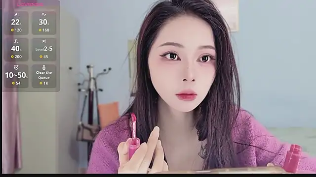 Snapshot of Sue101010 chatting on December 1, 2025, 12:22 am Sue101010 online show from December 1, 2025, 12:22 am