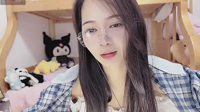 Snapshot of Sue101010 chatting on October 20, 2025, 1:22 pm Sue101010 online show from October 20, 2025, 1:22 pm