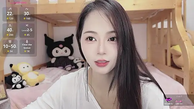 Snapshot of Sue101010 chatting on September 30, 2025, 10:32 am Sue101010 online show from September 30, 2025, 10:32 am