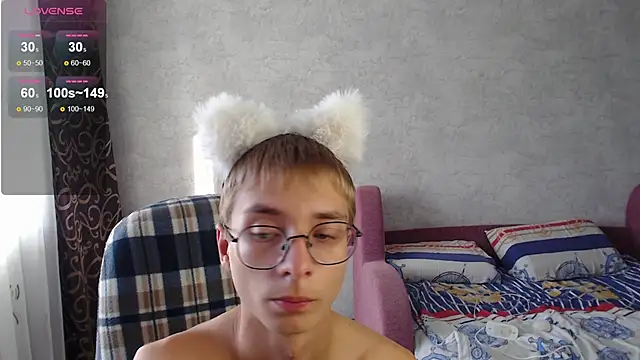 glasses cat online show from September 10, 2025, 5:28 am