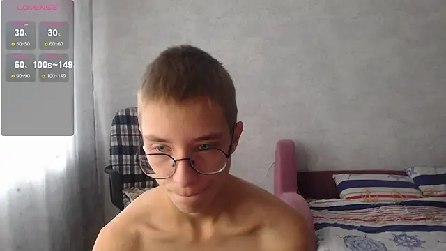 glasses cat online show from October 8, 2025, 7:54 am