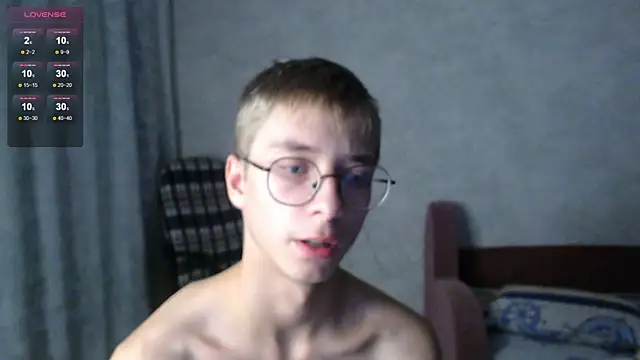 glasses cat online show from October 24, 2025, 11:26 pm