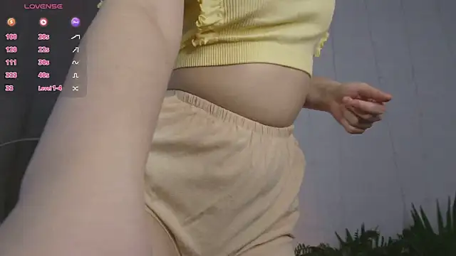 Lina Glow online show from April 19, 2026, 6:47 am