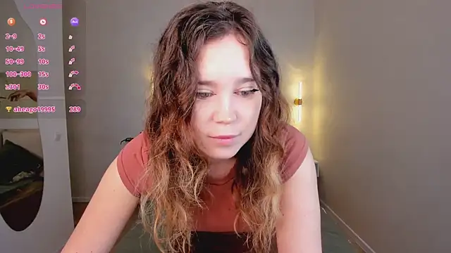 Lina Glow online show from May 31, 2026, 7:03 am