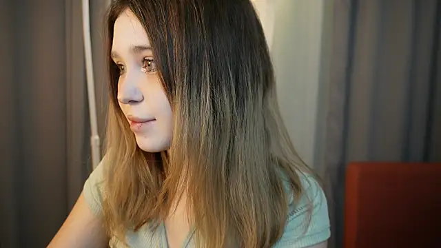 Lina Glow online show from November 20, 2025, 7:09 am