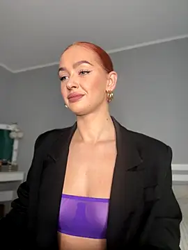 LittleFox    online show from October 6, 2025, 7:09 am