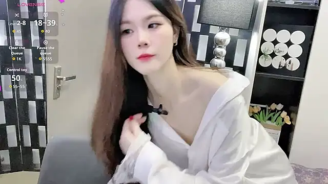 Yueyue-MM online show from October 11, 2025, 12:11 am