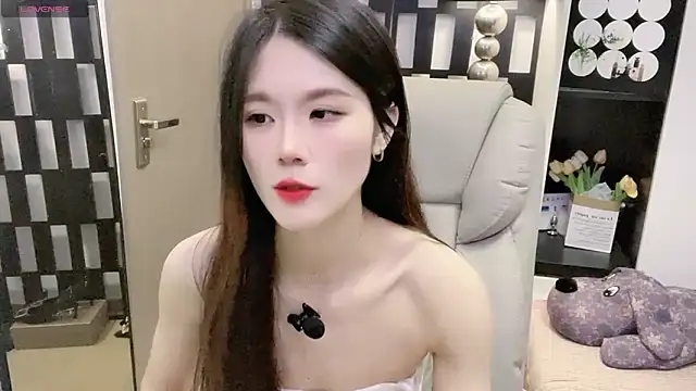 Snapshot of Yueyue-MM chatting on February 15, 2026, 4:24 am Yueyue-MM online show from February 15, 2026, 4:24 am