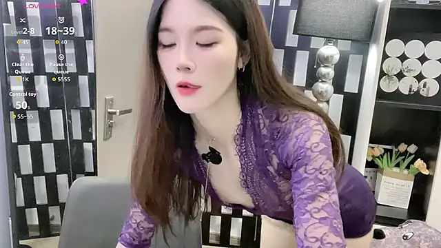 Yueyue-MM online show from October 6, 2025, 12:23 am