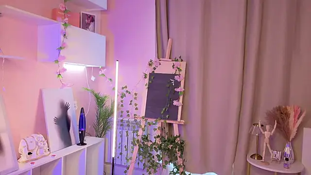 ElfredaTupy online show from October 22, 2025, 6:13 am