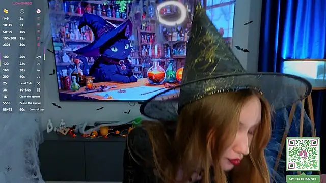 ElfredaTupy online show from November 10, 2025, 7:08 pm