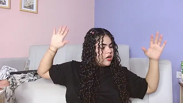 lourdes moon22 online show from September 12, 2025, 12:38 pm