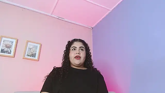 lourdes moon22 online show from September 18, 2025, 12:19 pm