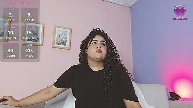 lourdes moon22 online show from October 6, 2025, 1:34 pm