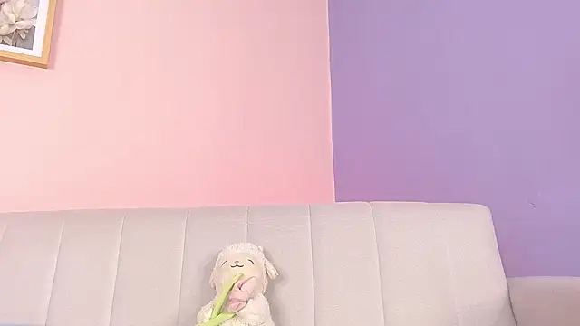 lourdes moon22 online show from October 23, 2025, 1:21 pm