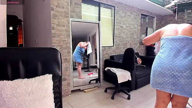  SARAI DUPONT online show from April 12, 2026, 10:13 pm