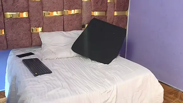  afrodita23 online show from October 8, 2025, 3:24 pm