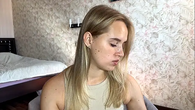 ElisabetLorney online show from September 9, 2025, 7:40 am