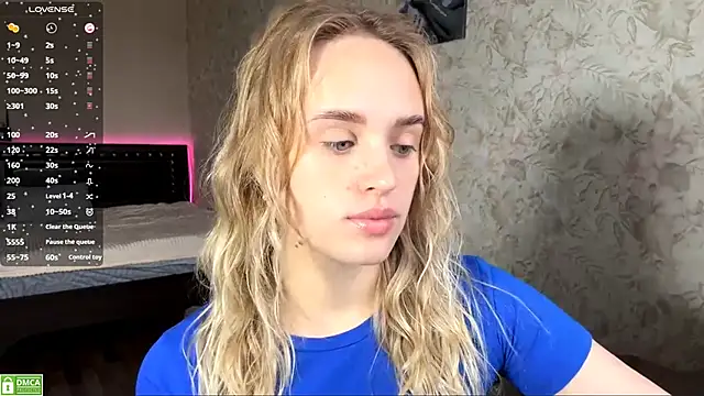 ElisabetLorney online show from November 11, 2025, 8:09 am