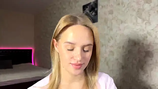 ElisabetLorney online show from October 10, 2025, 7:09 am