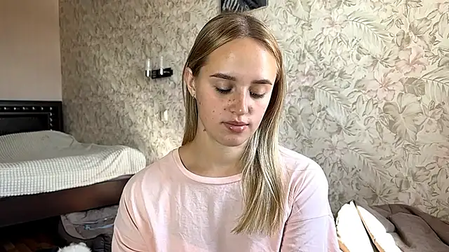 ElisabetLorney online show from September 11, 2025, 7:41 am