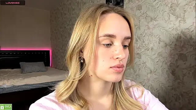 ElisabetLorney online show from November 10, 2025, 8:08 am