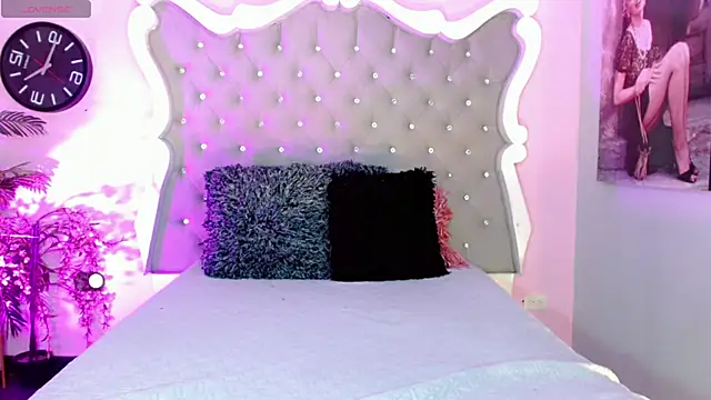 Honey Moontsts online show from January 17, 2026, 12:20 pm