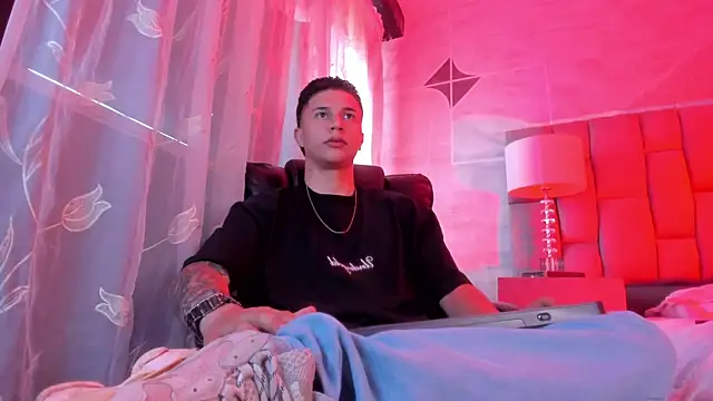 liaamsmiith  online show from March 1, 2026, 12:27 pm