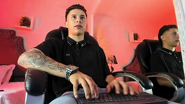 liaamsmiith  online show from February 7, 2026, 12:57 pm