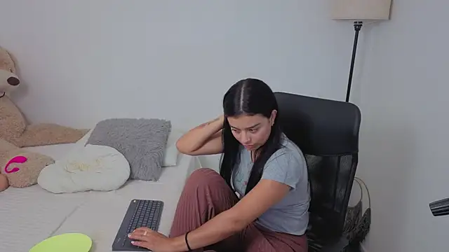 valerihouse online show from September 9, 2025, 12:10 am