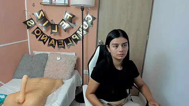 valerihouse online show from February 19, 2025, 11:36 pm