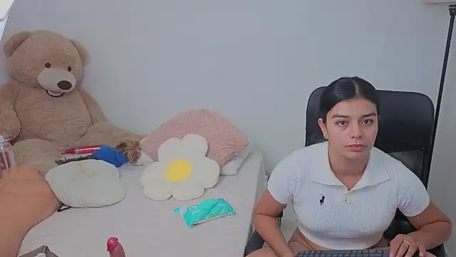 valerihouse online show from October 18, 2025, 1:18 am