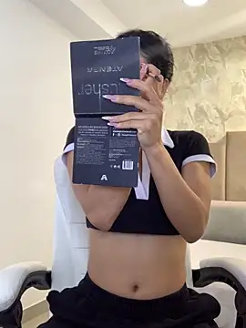 Scarlett 12 online show from April 18, 2026, 9:11 am