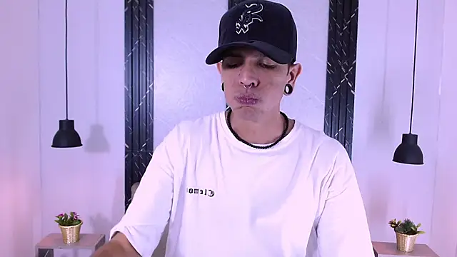 Franvill Trato online show from October 7, 2025, 7:59 pm