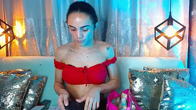 Cristal Gem1 online show from February 22, 2026, 4:37 am