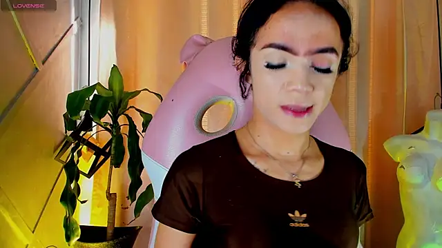 Snapshot of Cristal_Gem1 chatting on July 11, 2026, 11:54 am Cristal Gem1 online show from July 11, 2026, 11:54 am