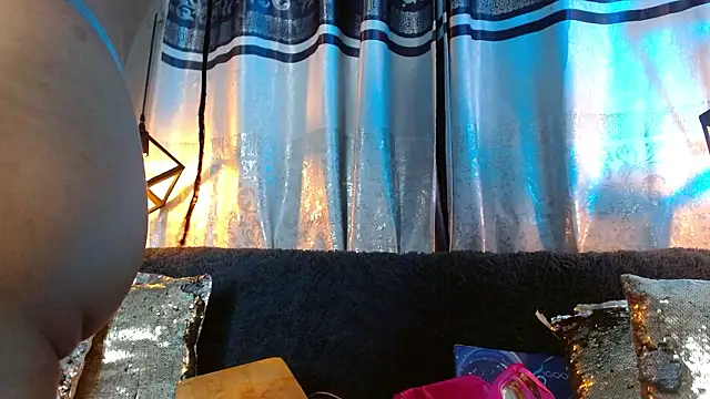 Cristal Gem1 online show from February 6, 2026, 4:30 am