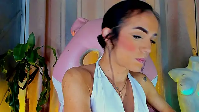 Snapshot of Cristal_Gem1 chatting on July 13, 2026, 11:09 am Cristal Gem1 online show from July 13, 2026, 11:09 am
