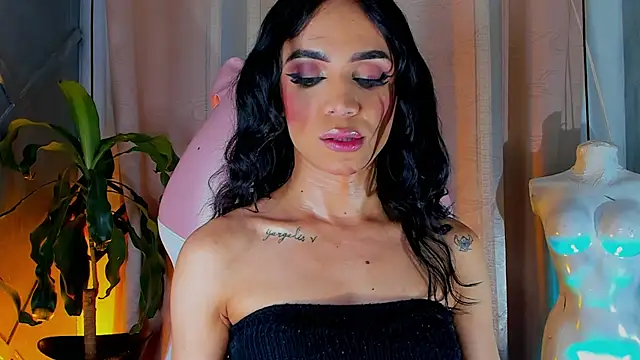 Snapshot of Cristal_Gem1 chatting on June 23, 2026, 2:53 am Cristal Gem1 online show from June 23, 2026, 2:53 am