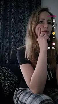 LyraHotty online show from February 23, 2026, 6:14 am