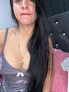 Snapshot of salo-rousee chatting on April 19, 2026, 2:40 pm salo-rousee online show from April 19, 2026, 2:40 pm