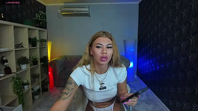 xPuka online show from September 11, 2025, 4:51 pm