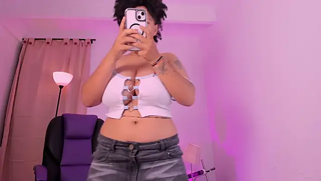 LiaaMoretzz online show from December 4, 2025, 3:38 am