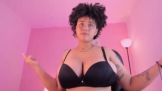 LiaaMoretzz online show from September 25, 2025, 11:55 pm