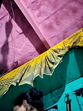 Pooja750 online show from December 15, 2025, 5:52 pm